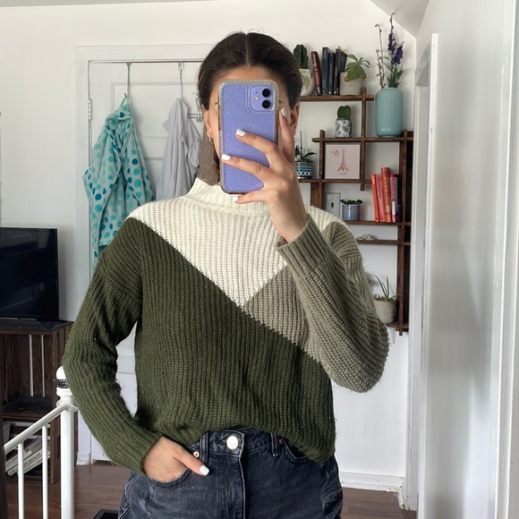 SALE!! Thin knit sweater - Picture 1 of 3